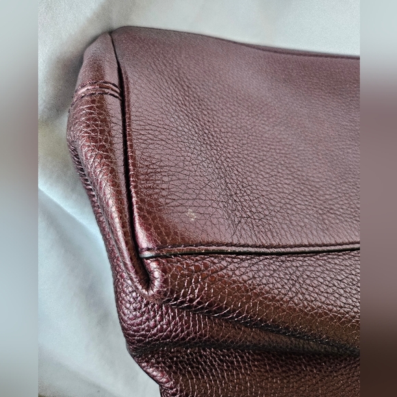 GUCCI EUC Hobo leather with metal chain & tassel - Picture 8 of 17